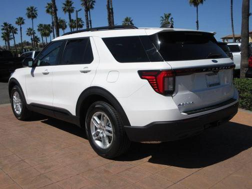 Star White Metallic Tri-Coat 2026 Ford Explorer Active
