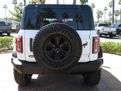 Oxford White 2025 Ford Bronco Badlands