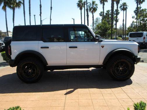 Oxford White 2025 Ford Bronco Badlands