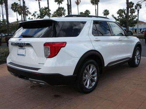 Star White Metallic Tri-Coat 2023 Ford Explorer XLT