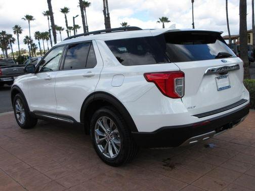 Star White Metallic Tri-Coat 2023 Ford Explorer XLT