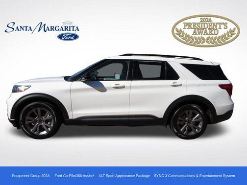 Star White Metallic Tri-Coat 2022 Ford Explorer XLT