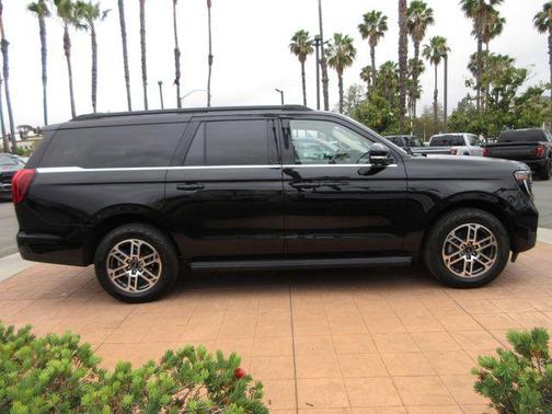 Agate Black Metallic 2025 Ford Expedition Max Active 4x4