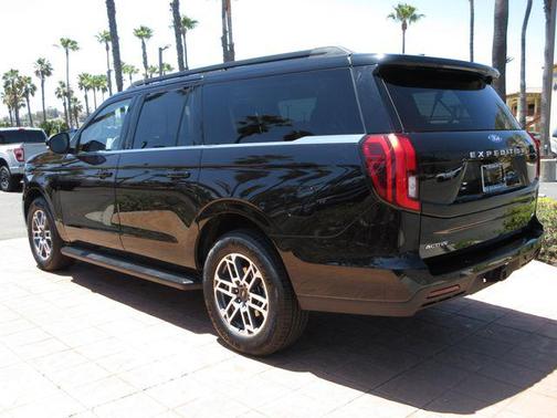 Black Metallic 2025 Ford Expedition Max Active 4x2