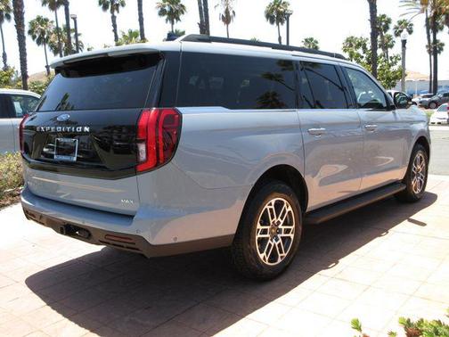 Glacier Gray Metallic TriCoat 2025 Ford Expedition Max Active 4x4