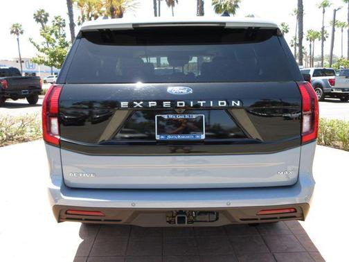 Glacier Gray Metallic TriCoat 2025 Ford Expedition Max Active 4x4