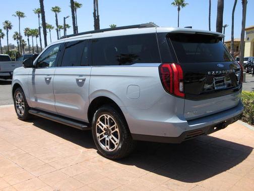 Glacier Gray Metallic TriCoat 2025 Ford Expedition Max Active 4x4