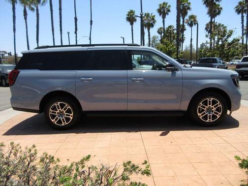 Glacier Gray Metallic TriCoat 2025 Ford Expedition Max Active 4x4