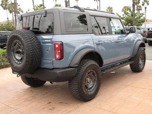 Azure Gray Metallic Tri-Coat 2024 Ford Bronco Outer Banks