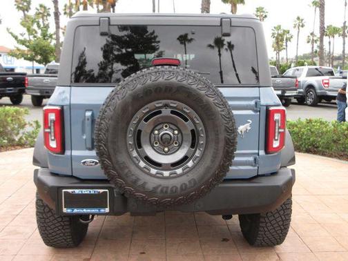 Azure Gray Metallic Tri-Coat 2024 Ford Bronco Outer Banks