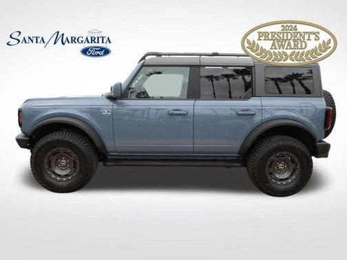 Azure Gray Metallic Tri-Coat 2024 Ford Bronco Outer Banks