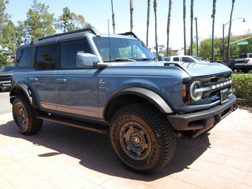 Azure Gray Metallic Tri-Coat 2024 Ford Bronco Outer Banks