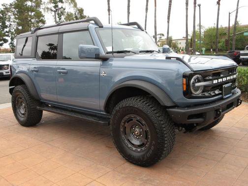 Azure Gray Metallic Tri-Coat 2024 Ford Bronco Outer Banks