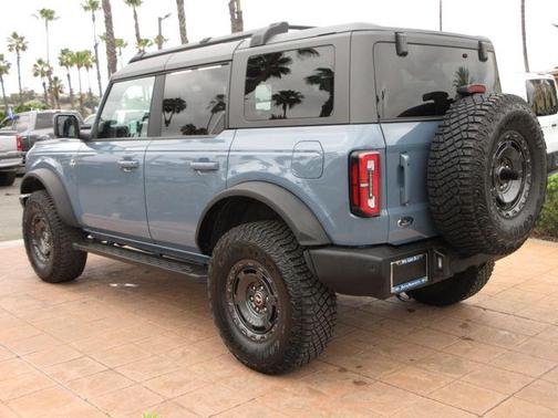 Azure Gray Metallic Tri-Coat 2024 Ford Bronco Outer Banks