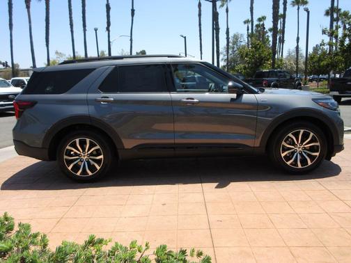 Carbonized Gray Metallic 2026 Ford Explorer ST-Line