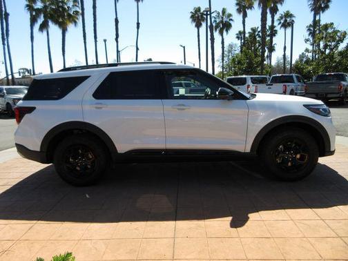 Star White Metallic Tri-Coat 2026 Ford Explorer Tremor