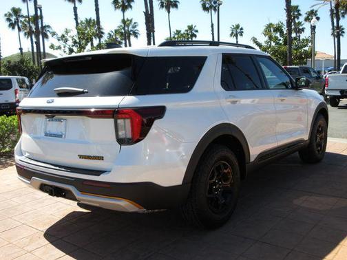 Star White Metallic Tri-Coat 2026 Ford Explorer Tremor
