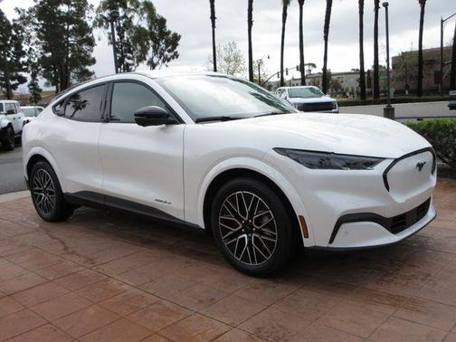 Star White Metallic Tri-Coat 2026 Ford Mustang Mach-E Premium