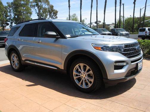 Iconic Silver Metallic 2020 Ford Explorer XLT