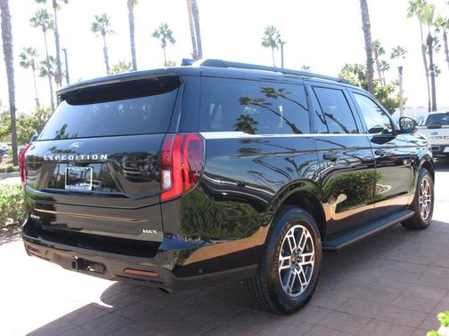 Agate Black Metallic 2025 Ford Expedition Max Active 4x2