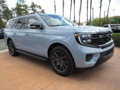 Glacier Gray Metallic Tri-Coat 2026 Ford Expedition Max Platinum