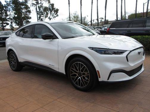 Star White Metallic Tri-Coat 2026 Ford Mustang Mach-E Premium