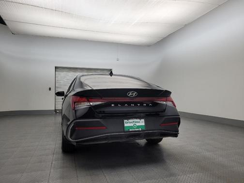 2024 Hyundai ELANTRA SE