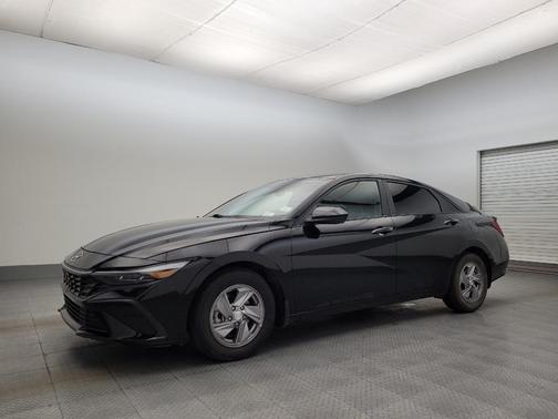 2024 Hyundai ELANTRA SE