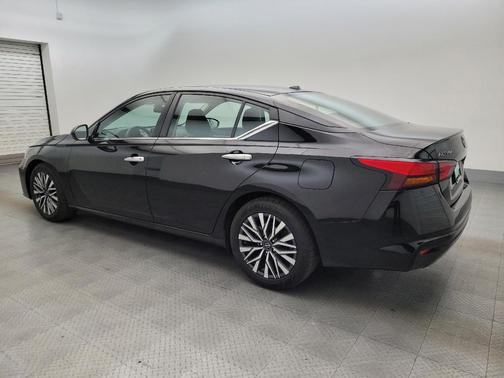 Super Black 2023 Nissan Altima 2.5 SV