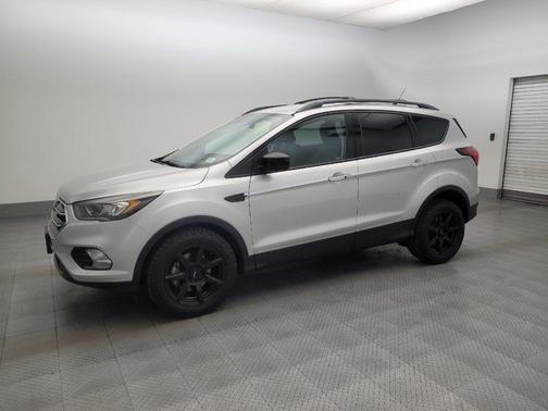Ingot Silver Metallic 2019 Ford Escape SE