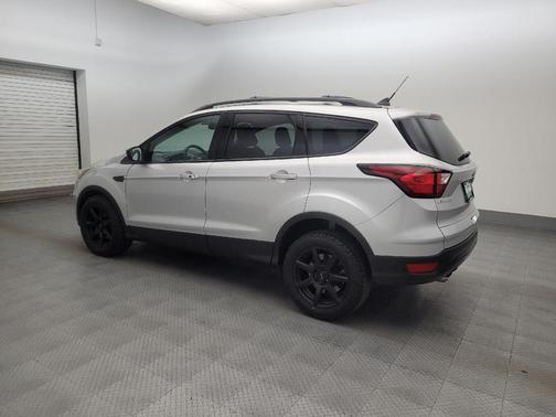 Ingot Silver Metallic 2019 Ford Escape SE