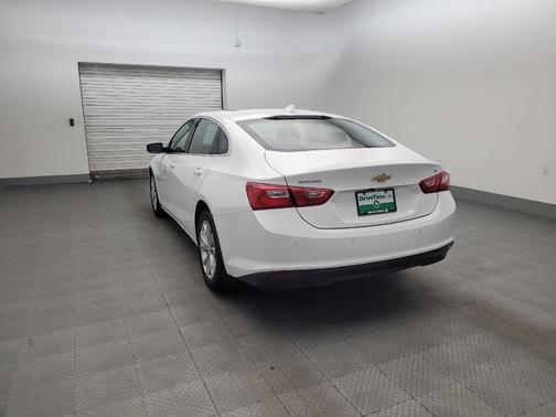 Summit White 2024 Chevrolet Malibu FWD 1LT