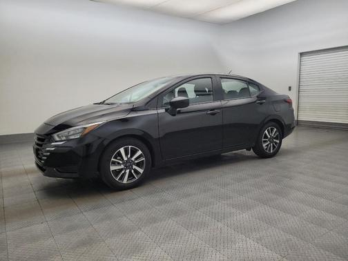 Super Black 2025 Nissan Versa 1.6 S