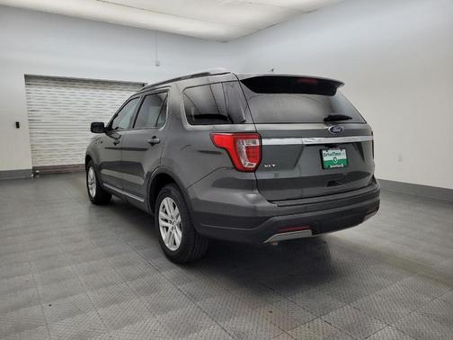 Magnetic Metallic 2019 Ford Explorer XLT