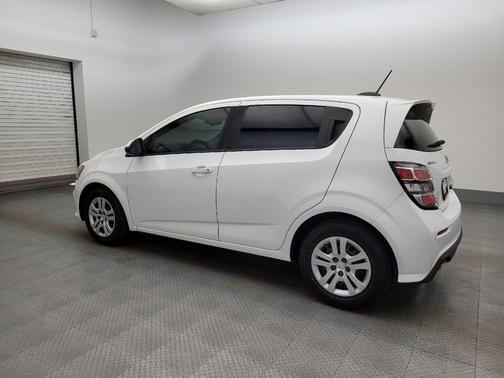 Summit White 2020 Chevrolet Sonic FWD Hatchback 1FL 5-Door