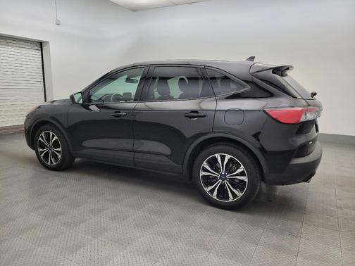 Agate Black Metallic 2022 Ford Escape SE