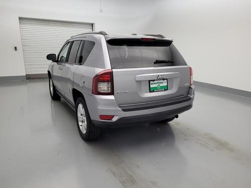 Photo 5 of 32 of 2016 Jeep Compass Latitude