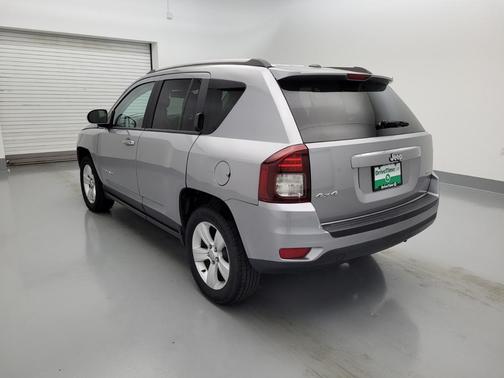 Photo 3 of 32 of 2016 Jeep Compass Latitude