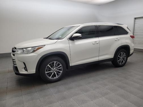 Blizzard Pearl 2019 Toyota Highlander XLE