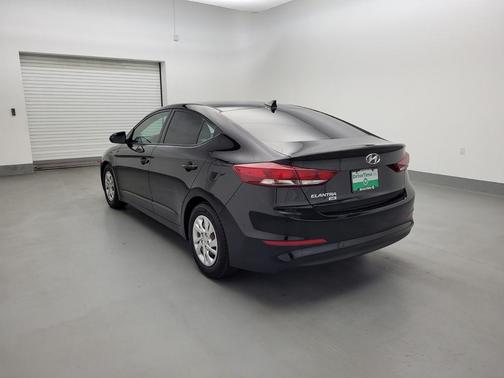 Photo 5 of 32 of 2017 Hyundai Elantra SE