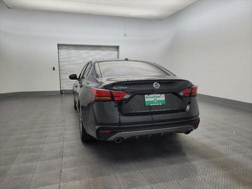 2022 Nissan Altima SR FWD