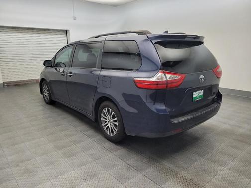2018 Toyota Sienna XLE