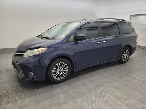 2018 Toyota Sienna XLE