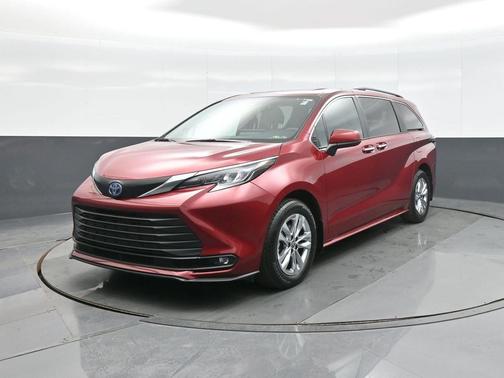 2025 Toyota Sienna XLE