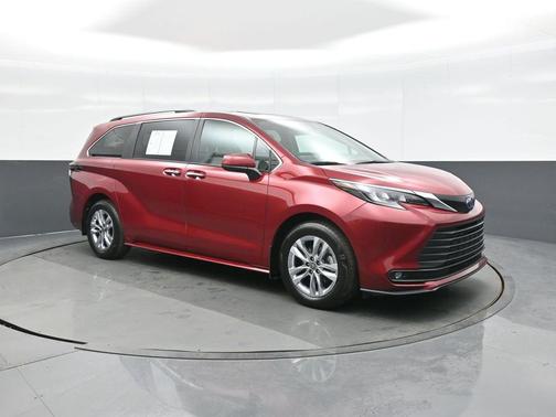 2025 Toyota Sienna XLE