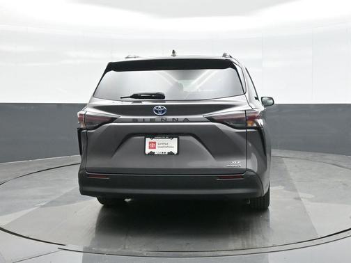 2024 Toyota Sienna XLE 8 Passenger