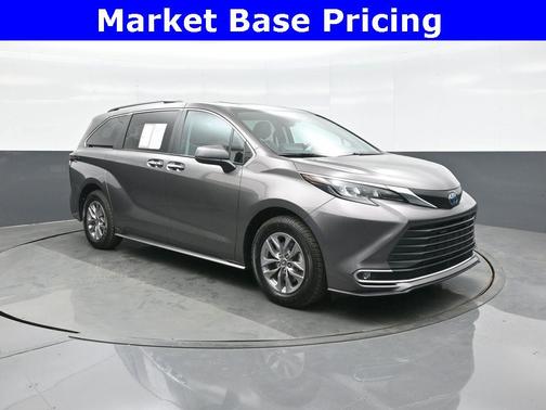 2024 Toyota Sienna XLE 8 Passenger