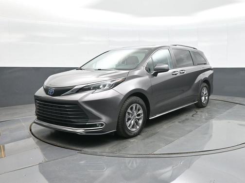 2024 Toyota Sienna XLE 8 Passenger
