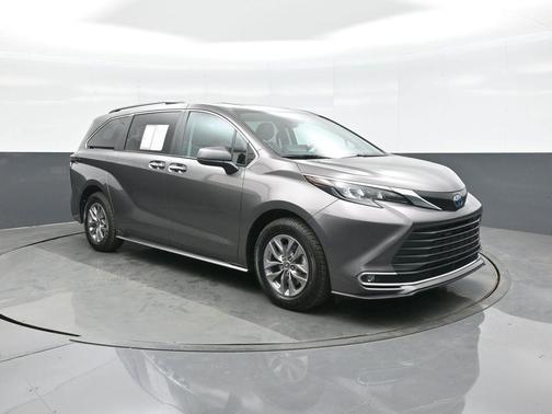 2024 Toyota Sienna XLE 8 Passenger