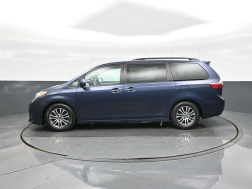 2018 Toyota Sienna XLE